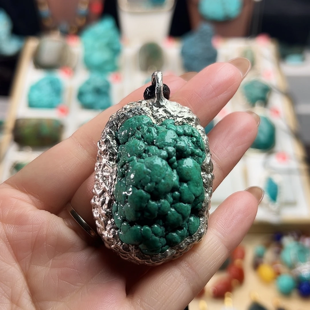 绿松石未镶嵌颈饰