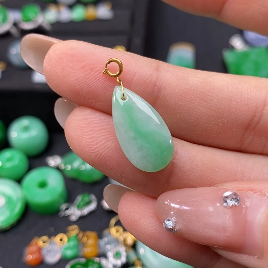 翡翠颈饰18K金镶嵌翡翠