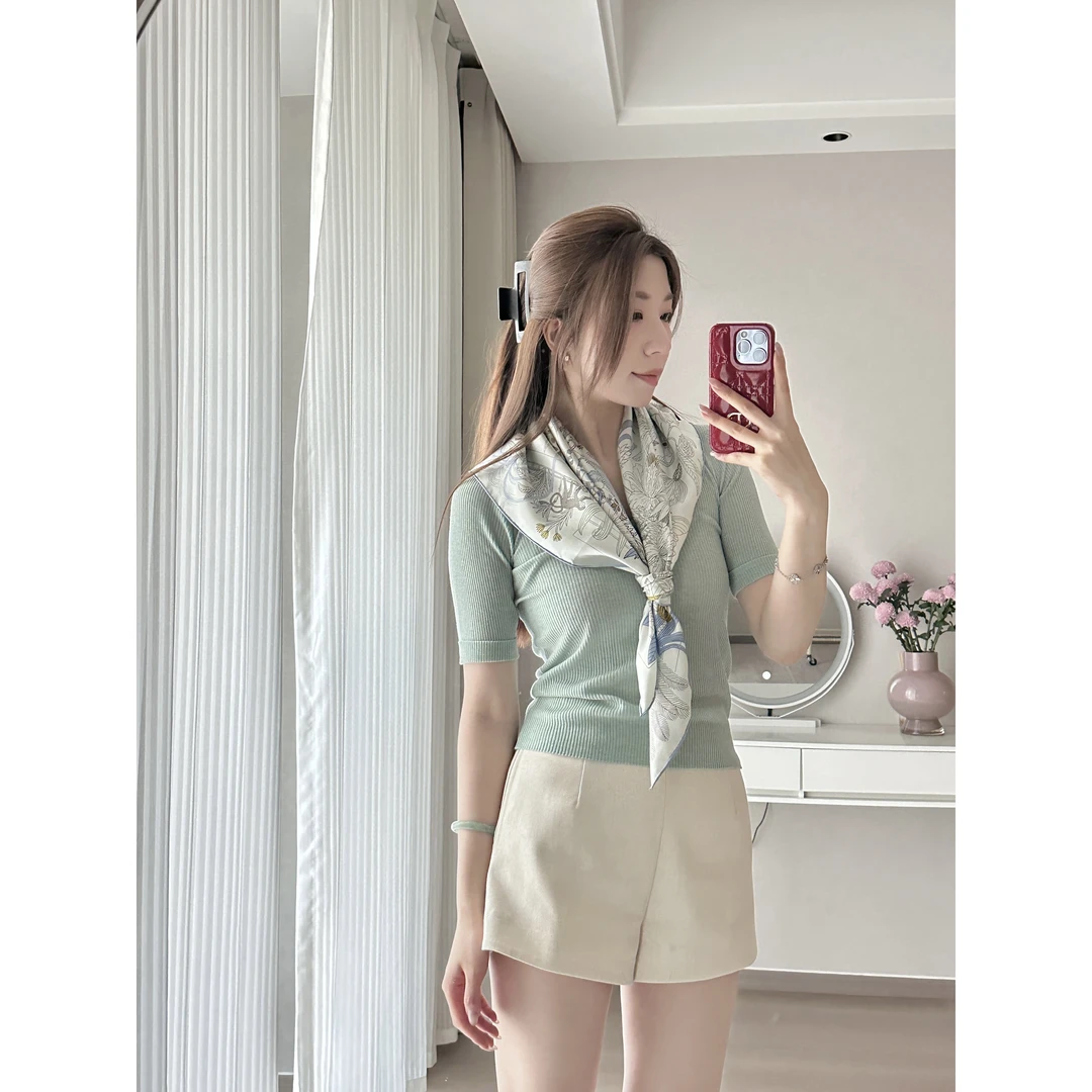 【九九专享】淡绿乐园 斜纹绸真丝丝巾 90*90