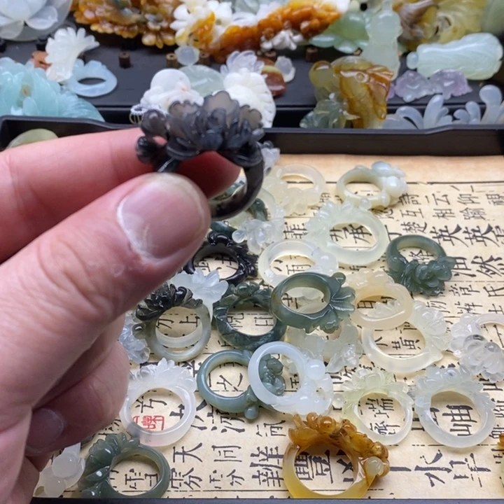 有***。蛇纹石玉合金颈饰