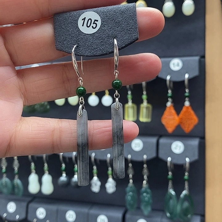 羊***羊翡翠银S925镶嵌耳饰