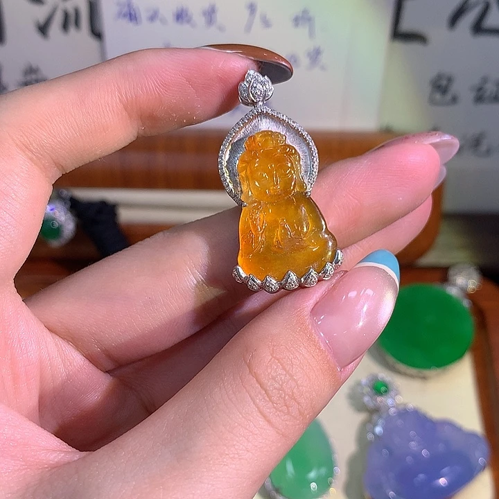 颈饰18K金镶嵌翡翠