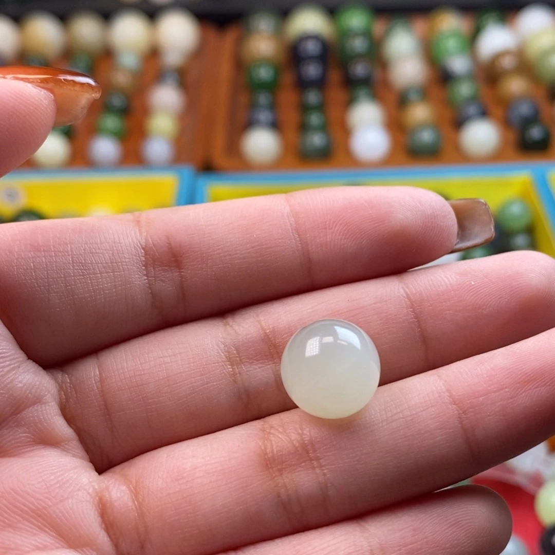 和田玉未镶嵌珠宝奇石福利晴白单珠z12（有水线