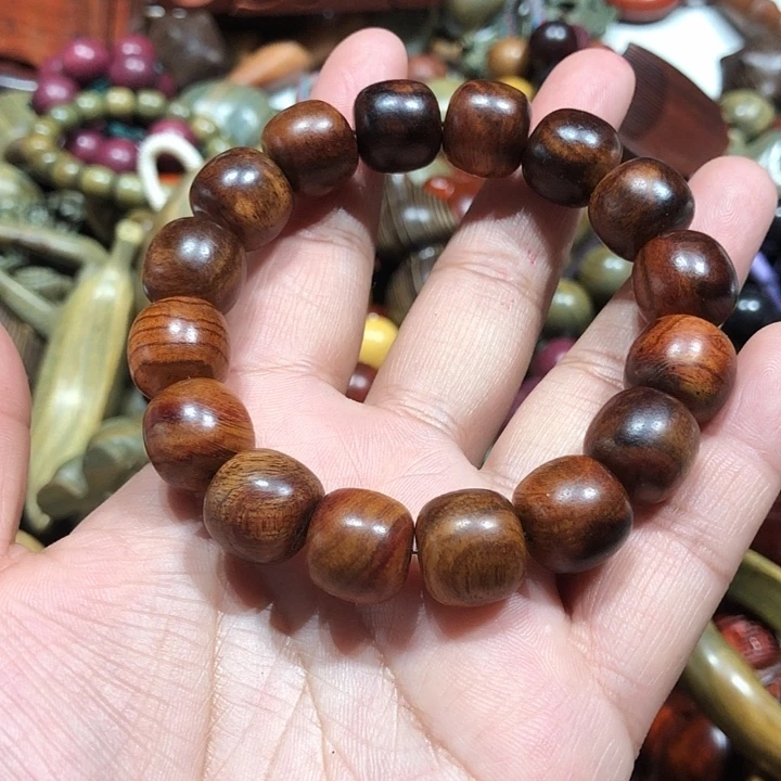 ꧁****维腊木（绿檀）112366557778999877