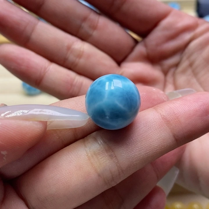 椰***汁针钠钙石（海纹石）未镶嵌颈饰