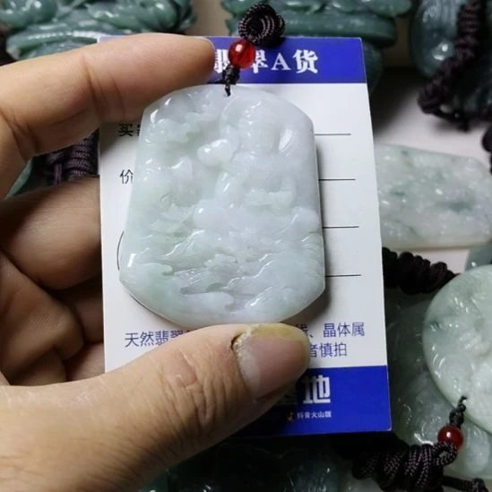 翡翠未镶嵌颈饰挂件