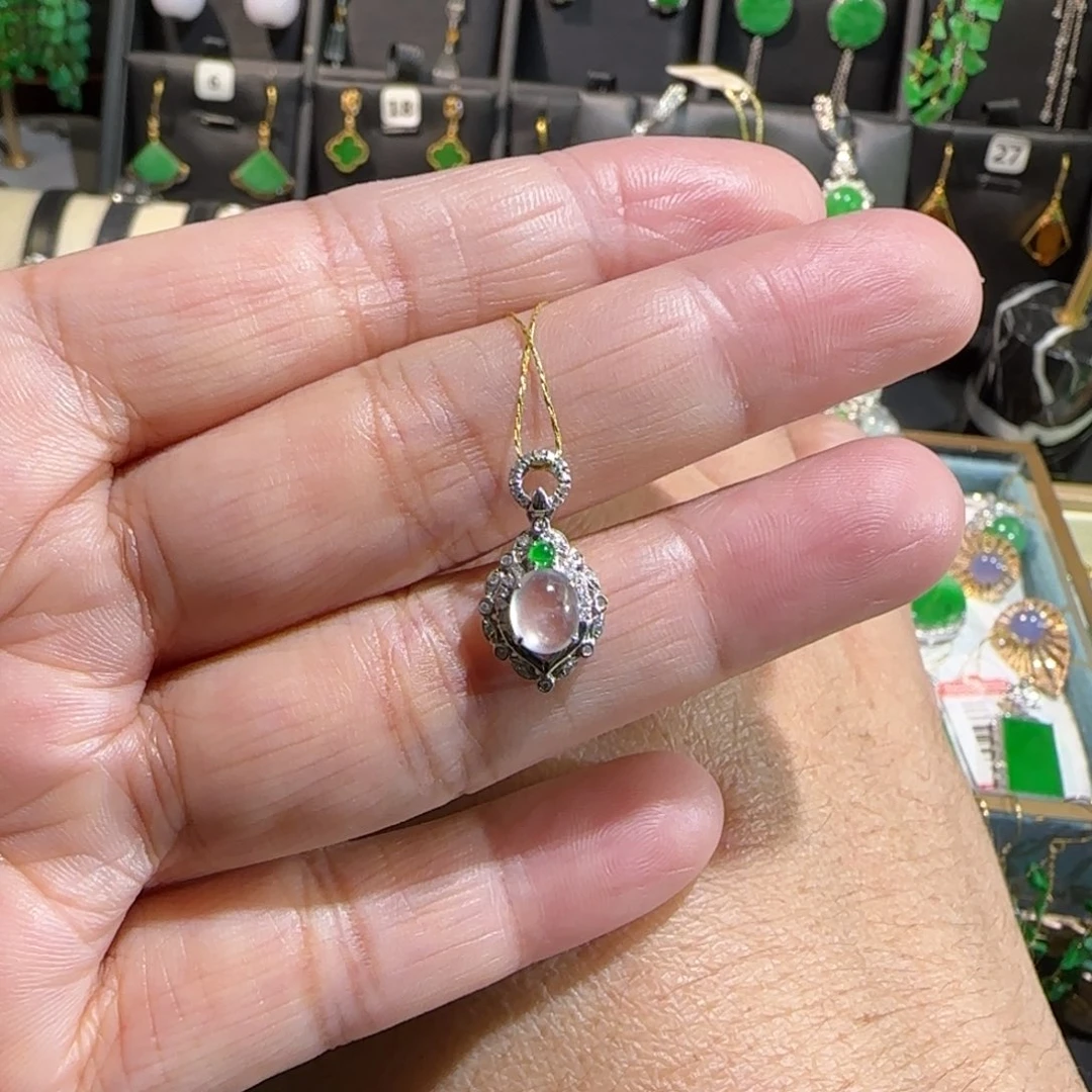 翡翠18K金镶嵌颈饰吊坠