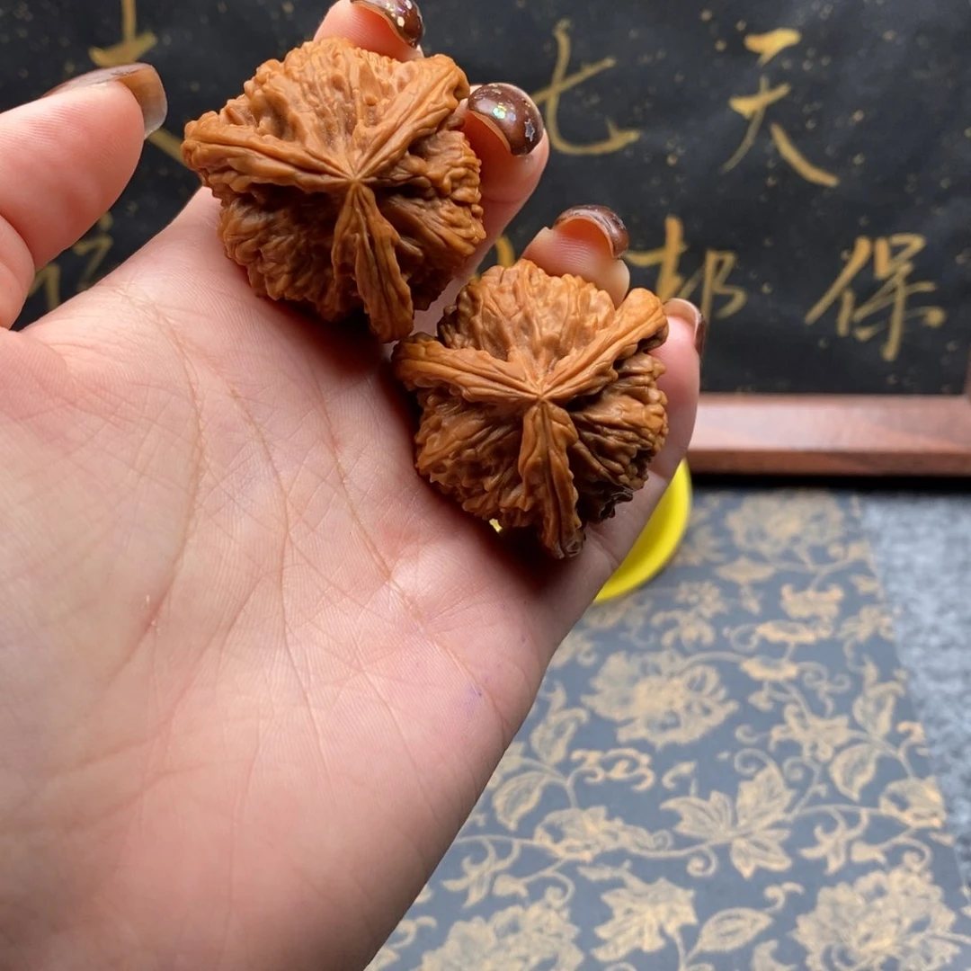 吊坠文玩核桃皮****柜白狮子