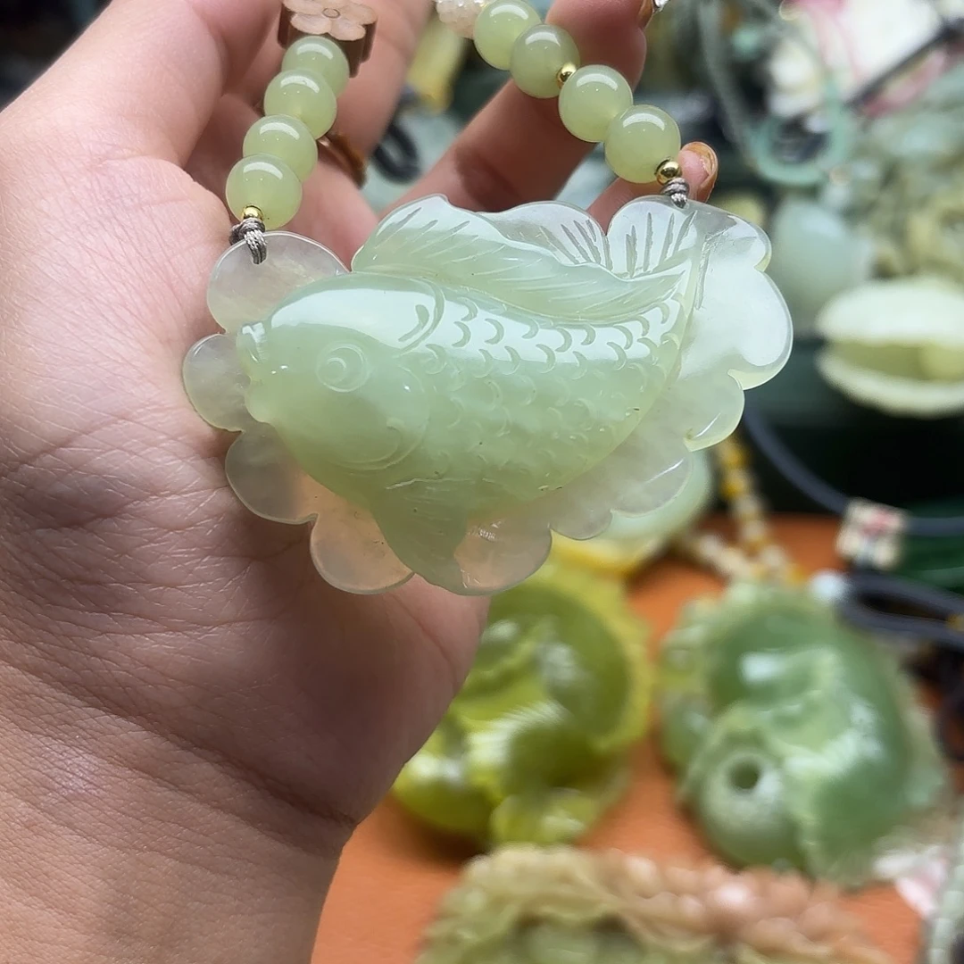 蛇纹石玉未镶嵌吊坠