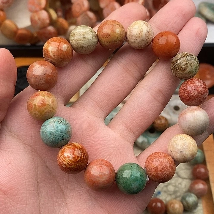 爱***瞳硅化玉颈饰未镶嵌