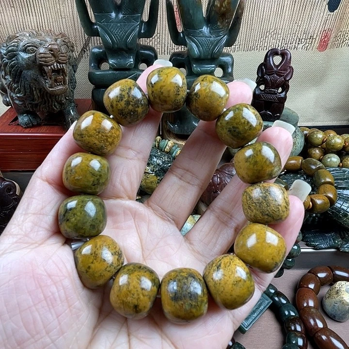 未镶嵌手串岫岩河磨玉（透闪石质玉）