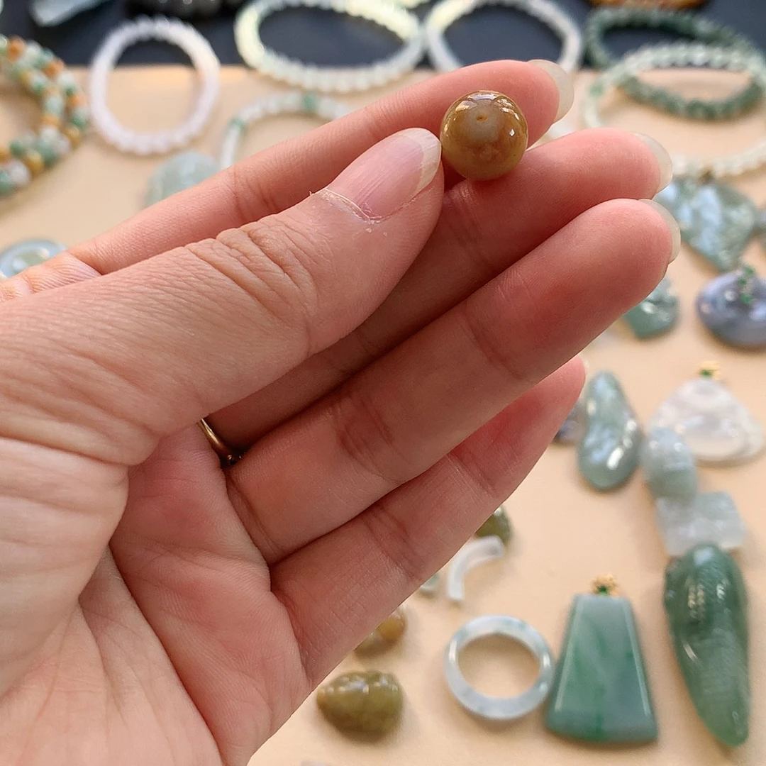 翡翠未镶嵌颈饰珠子