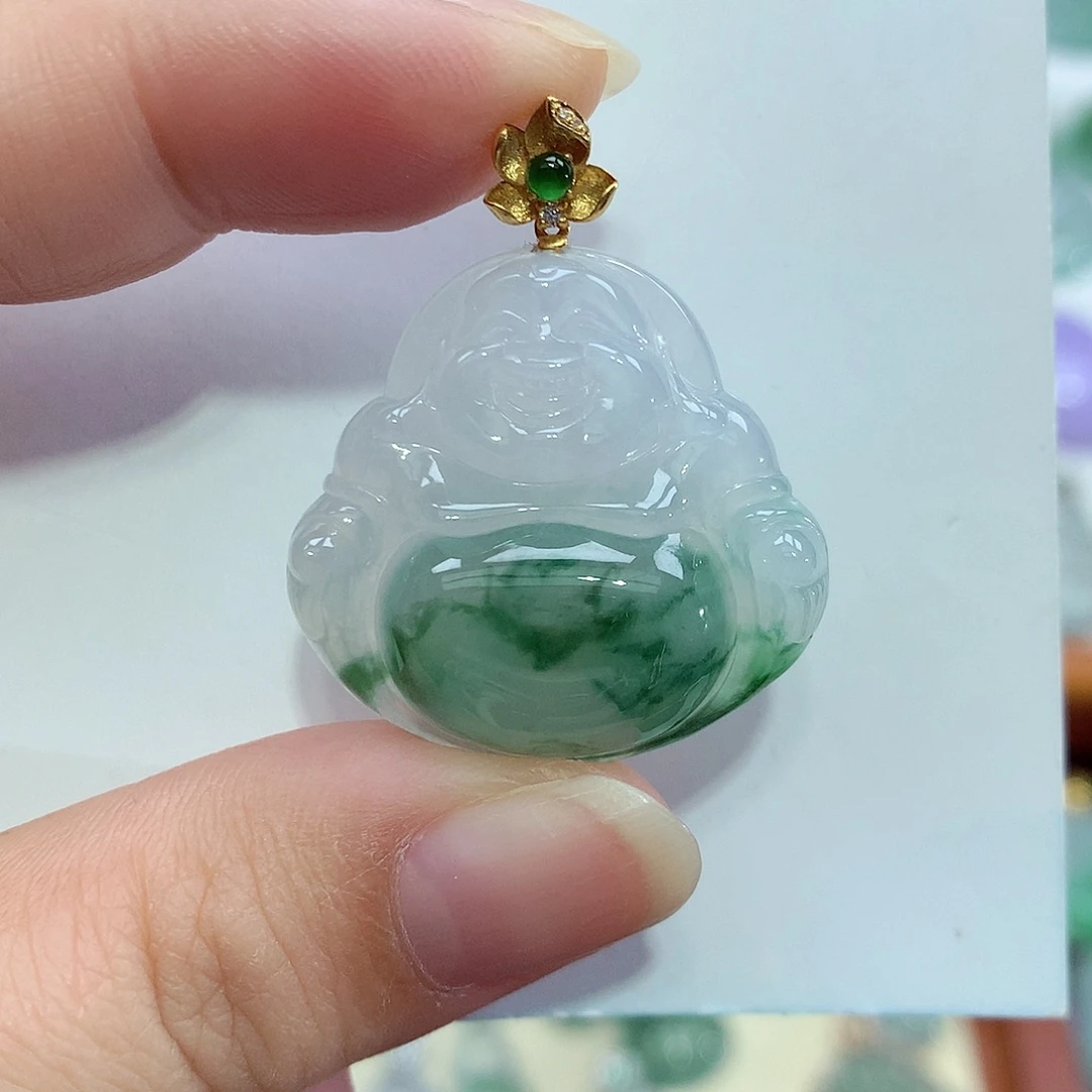 翡翠18K金镶嵌颈饰佛