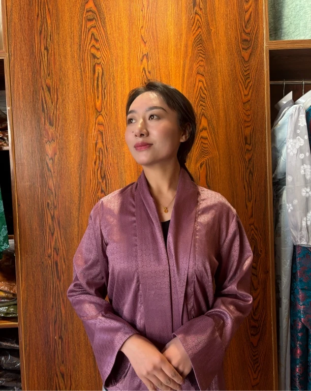 藏人之家母亲节福利款经典百搭v领休闲衬衣