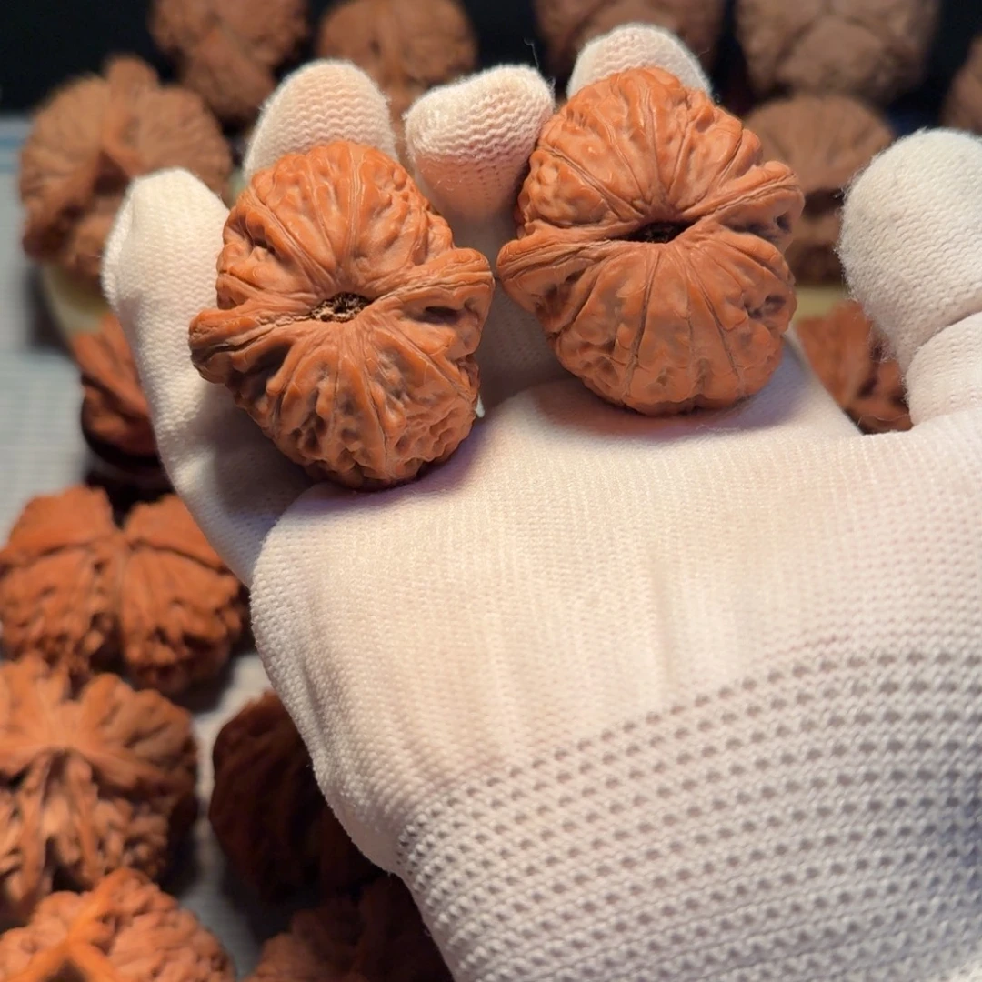 w***恦文玩核桃吊坠全品44元宝