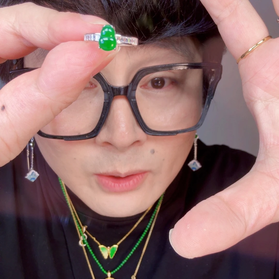 翡翠挂件未镶嵌一件