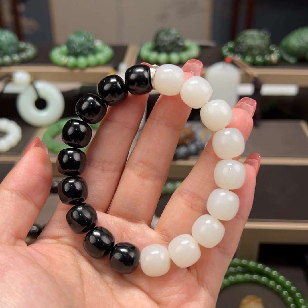 里***予和田玉未镶嵌颈饰12黑白老型