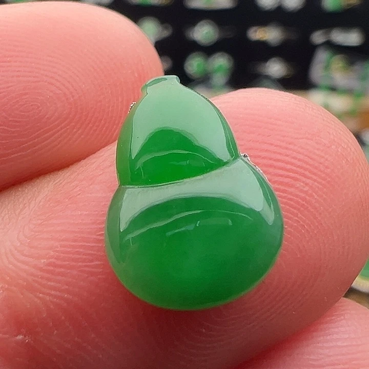 翡翠未镶嵌颈饰葫芦12.7