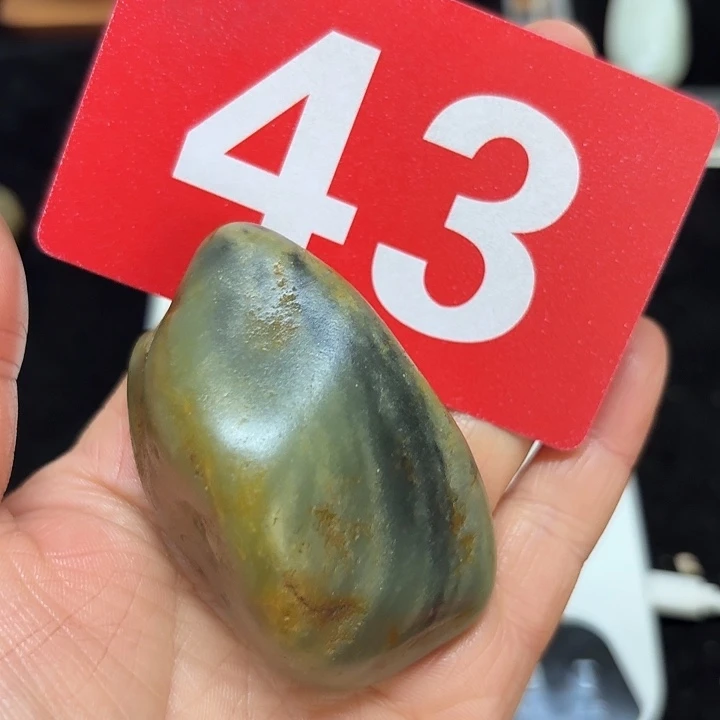 和田玉未镶嵌把件