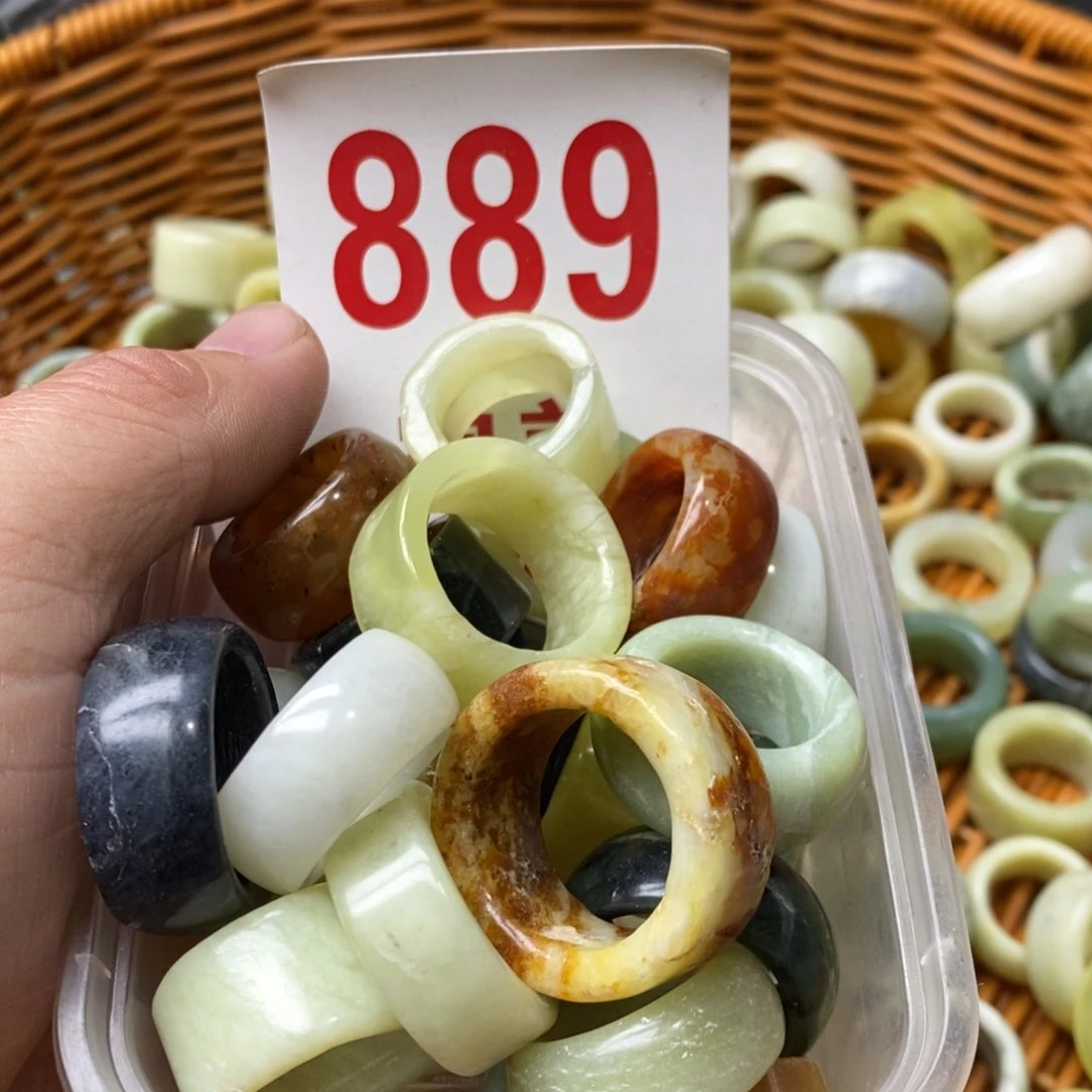 蛇纹石玉挂坠未镶嵌