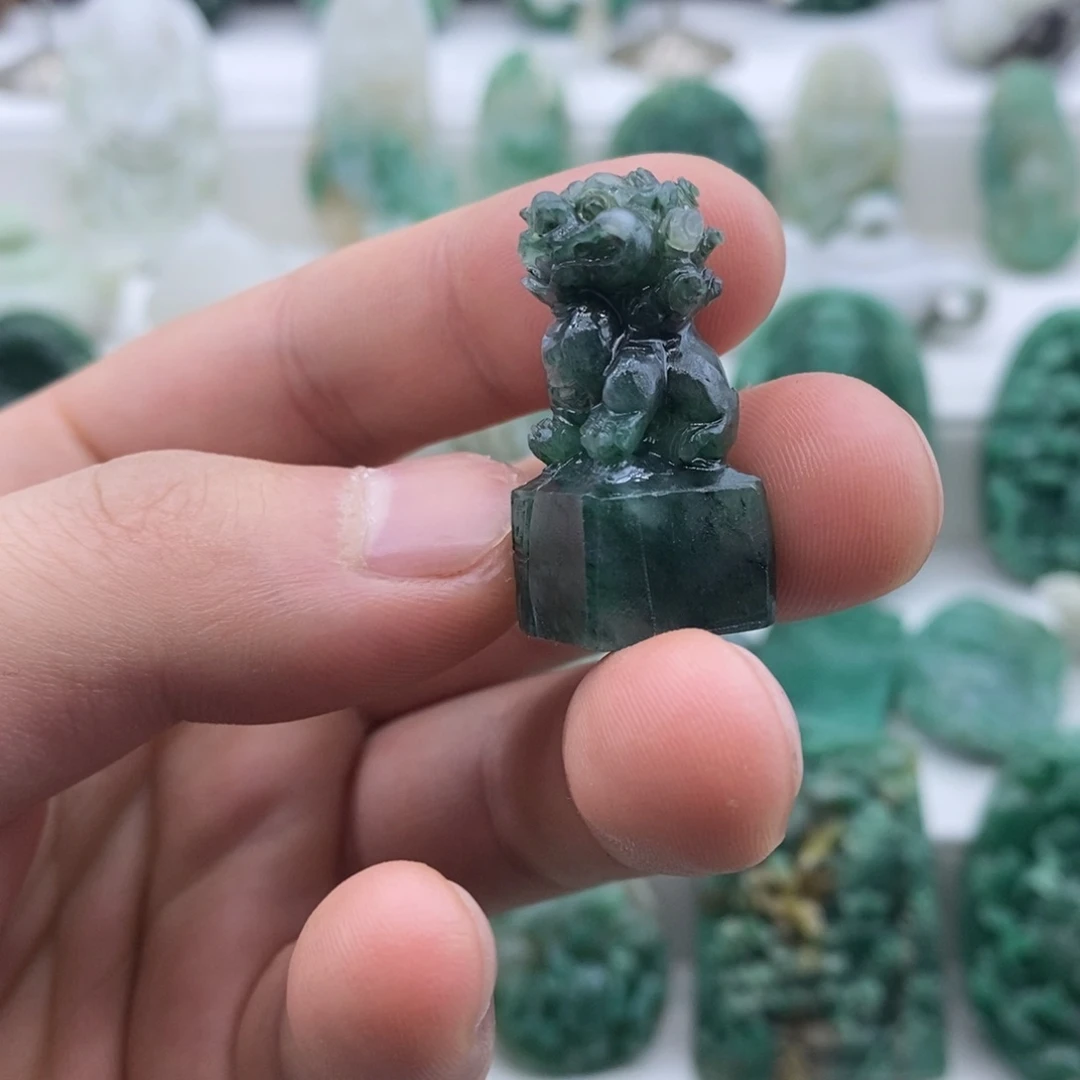 独山玉未镶嵌颈饰