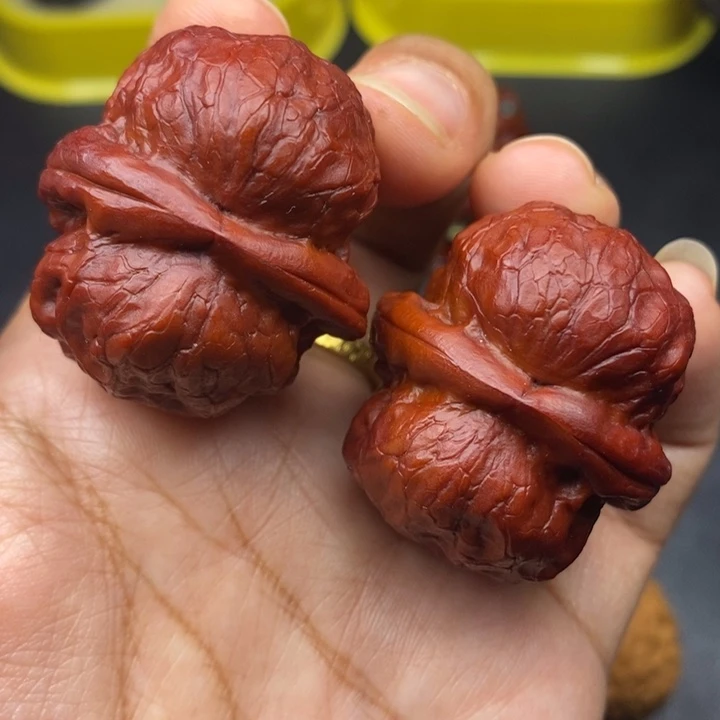 文玩核桃吊坠38尺帝王筋元宝