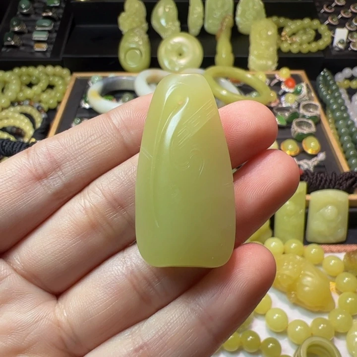 和田玉（黄玉）颈饰未镶嵌