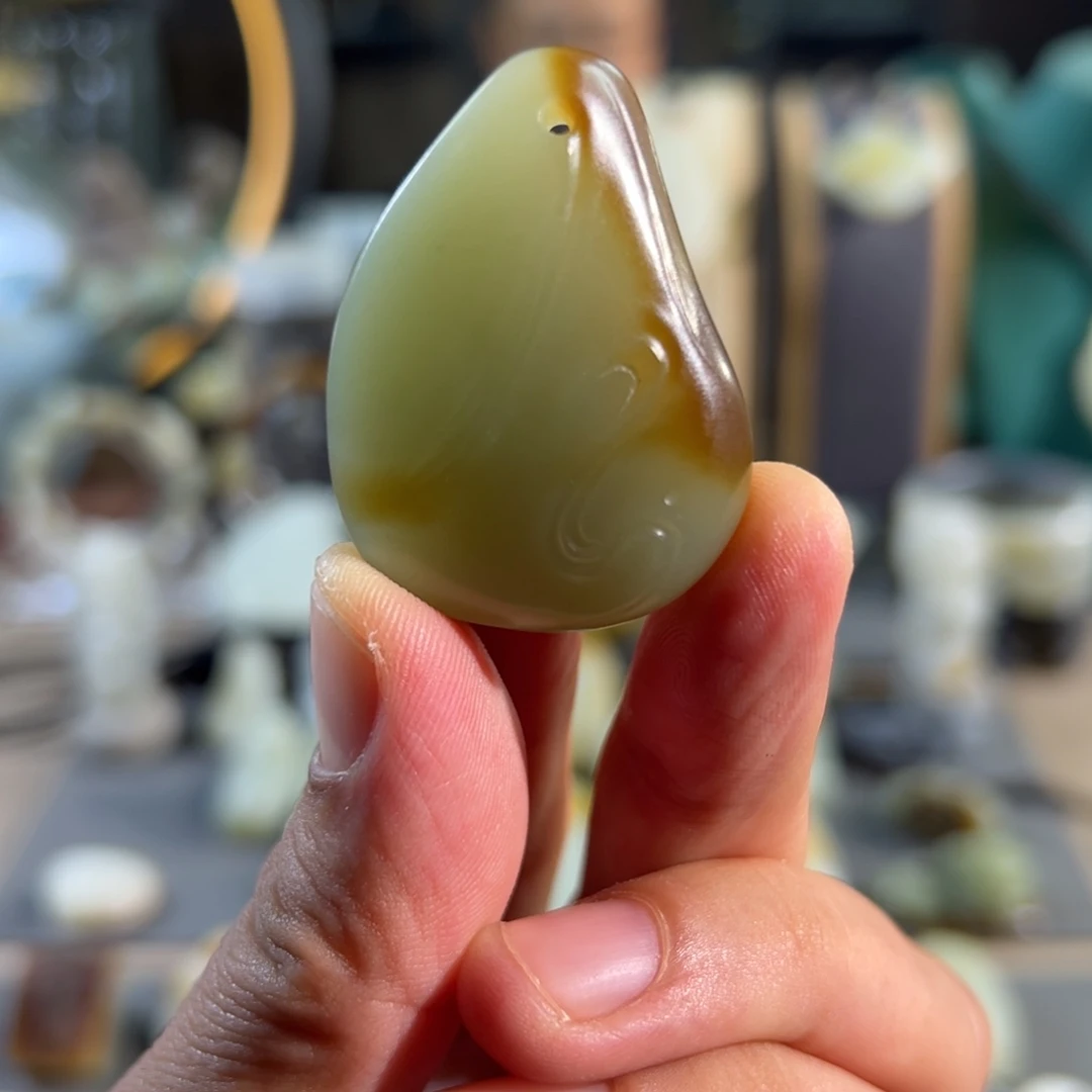 和田玉未镶嵌颈饰且未料