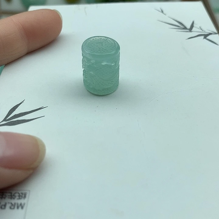 蛇纹石玉合金颈饰龙柱