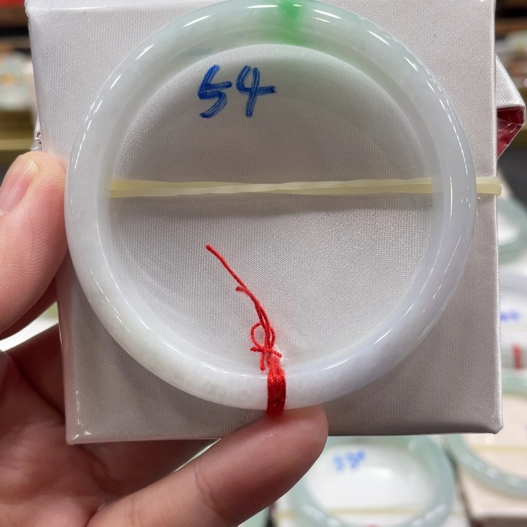 翡翠手镯未镶嵌翡翠手镯