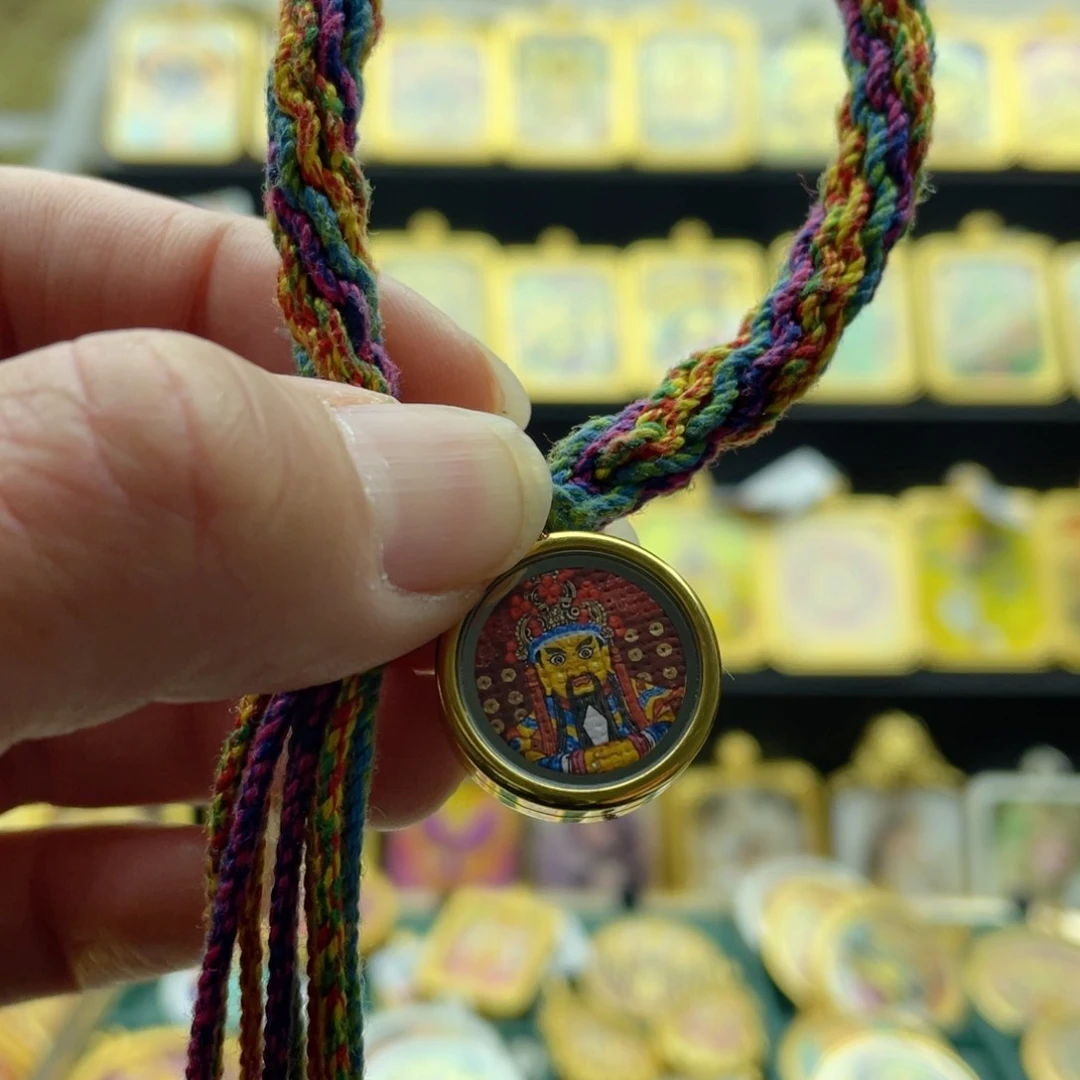 吊坠唐卡等多种形式进行的艺术