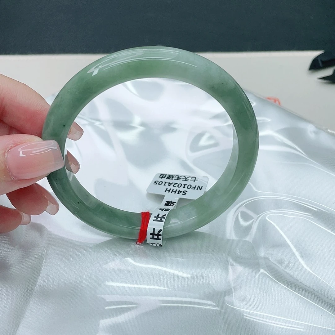 翡翠手镯未镶嵌正60.7