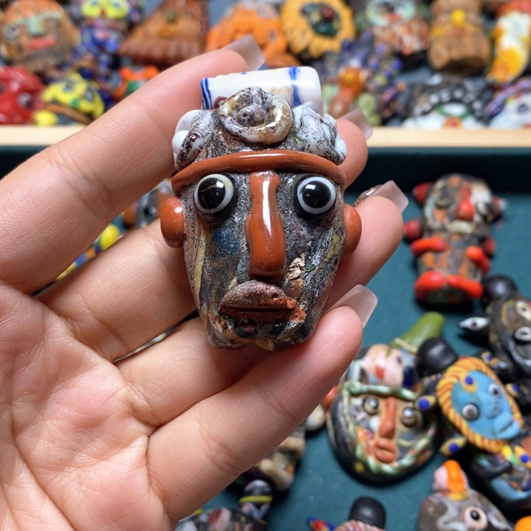 琉璃颈饰印度尼西亚琉璃娃娃