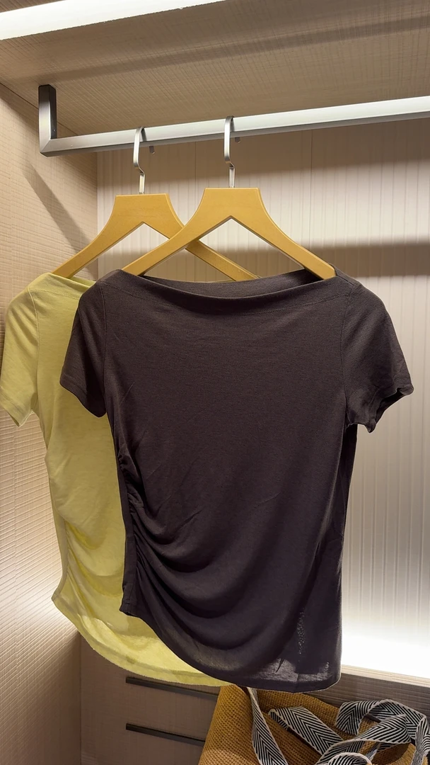 Remi[纯色]斜领短袖修身型常规款T恤一字领半袖纯色