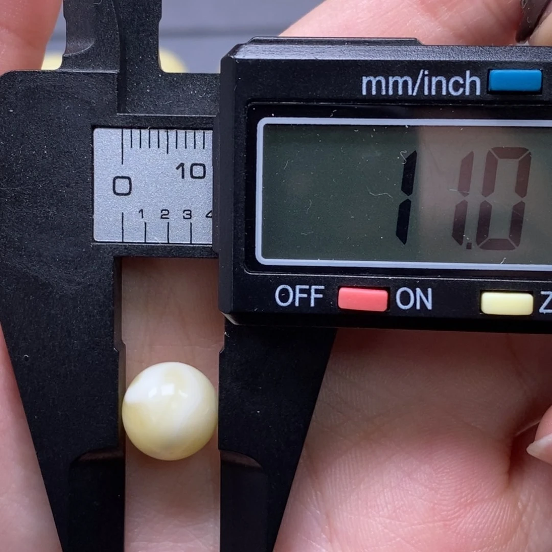 未镶嵌琥珀裸石纯天然