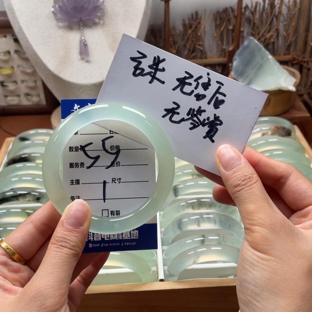 蛇纹石玉未镶嵌手镯茉****王