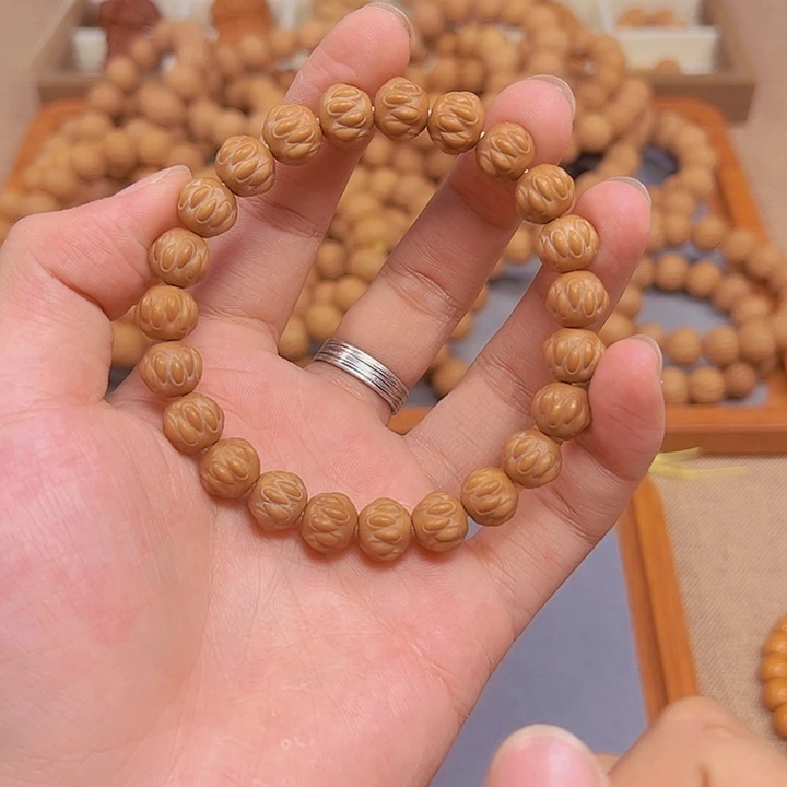 猴头核桃手串10尺馒头料雕刻吞噬