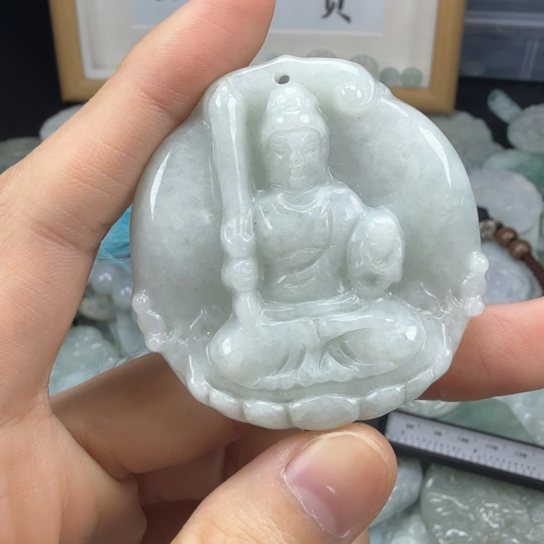 翡翠挂件未镶嵌翡翠