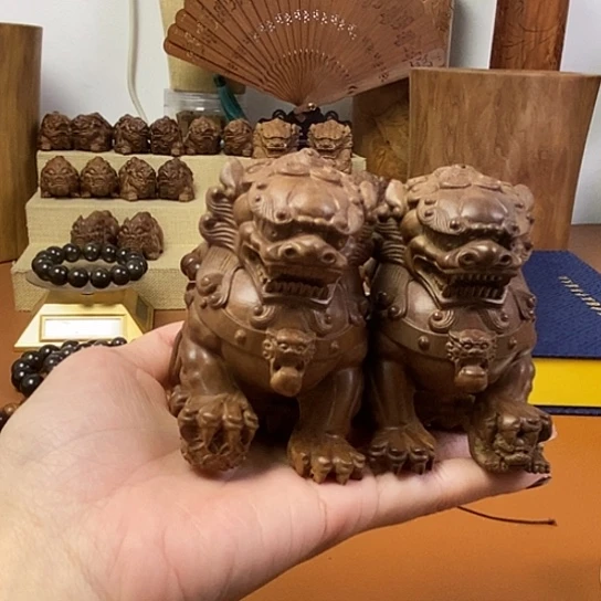 老山檀香狮子摆件一对