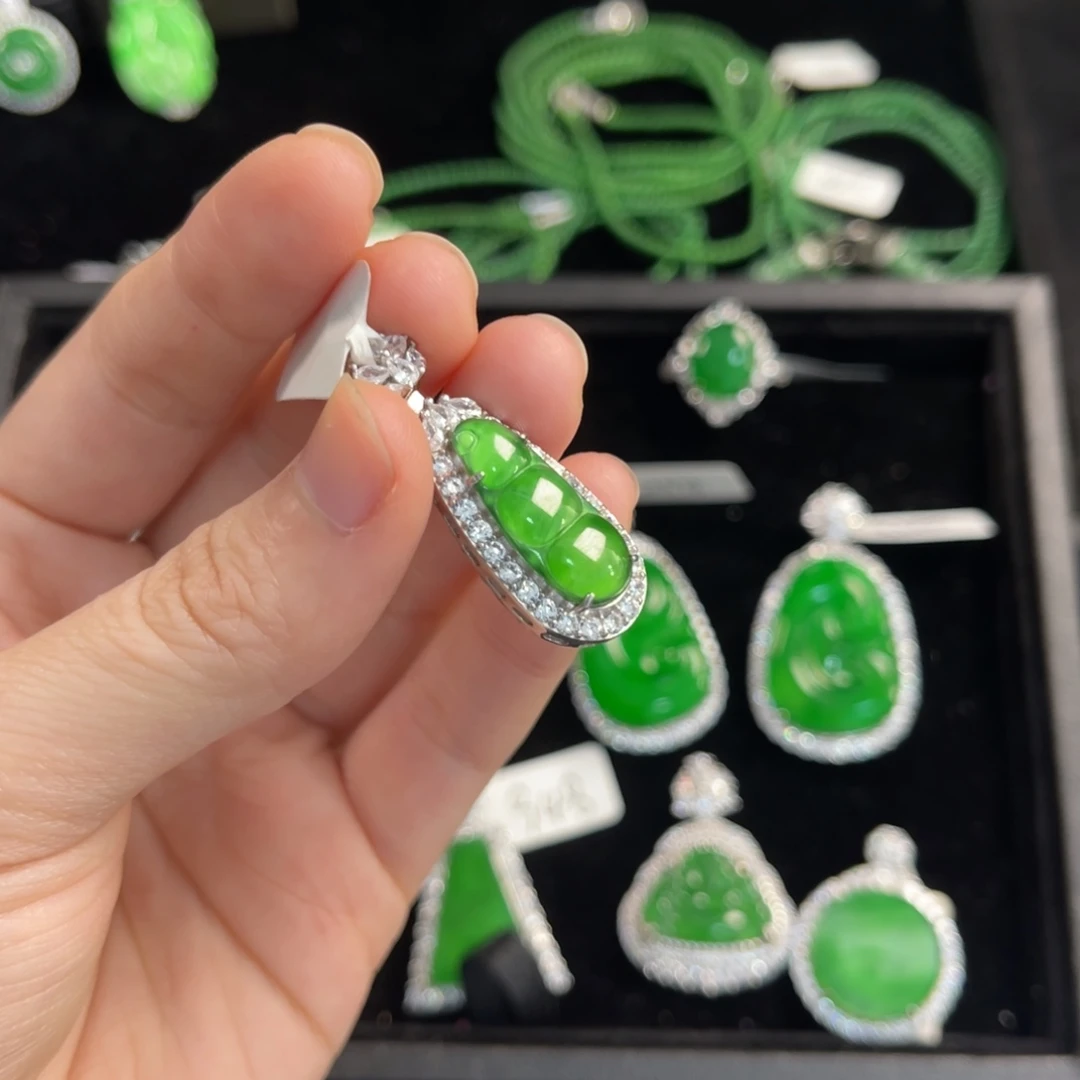 翡翠银S925镶嵌戒指福豆吊坠