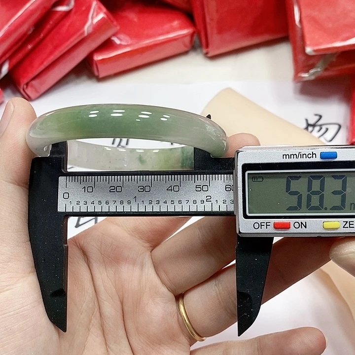 翡翠手镯未镶嵌35