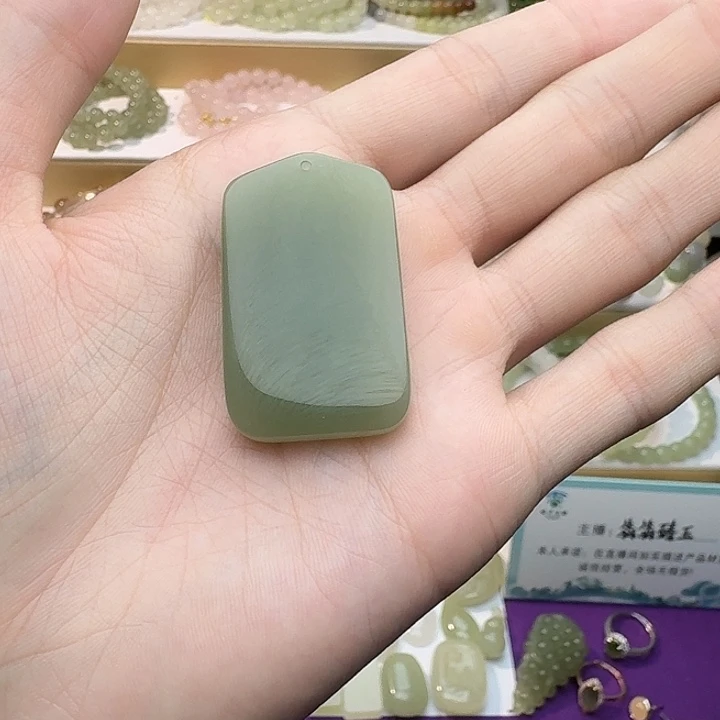 W****颈饰未镶嵌和田玉