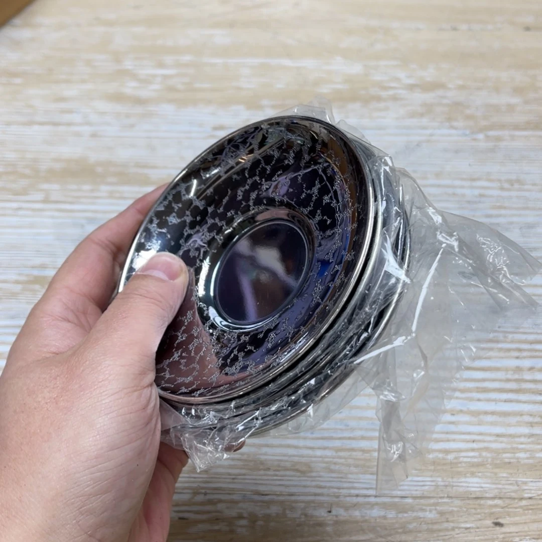 瓷片天**童密密麻麻地排列着一个