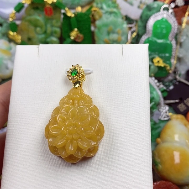 翡翠未镶嵌吊坠(赠链)