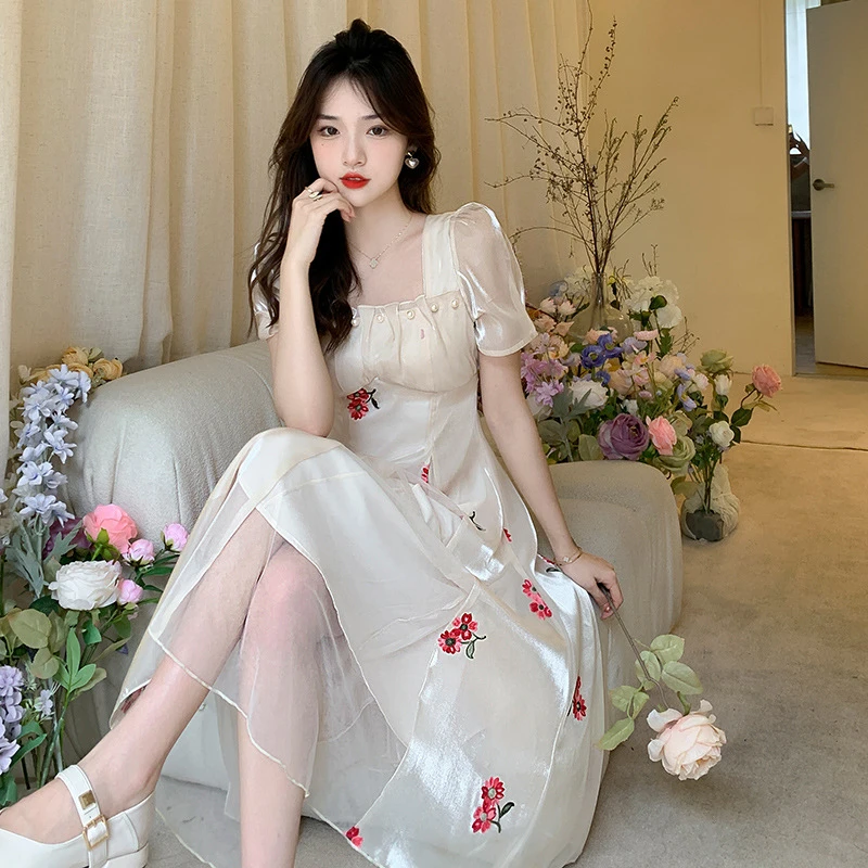 DUCURNO法式方领重工绣花连衣裙女夏季2025新款时尚短袖高腰裙子