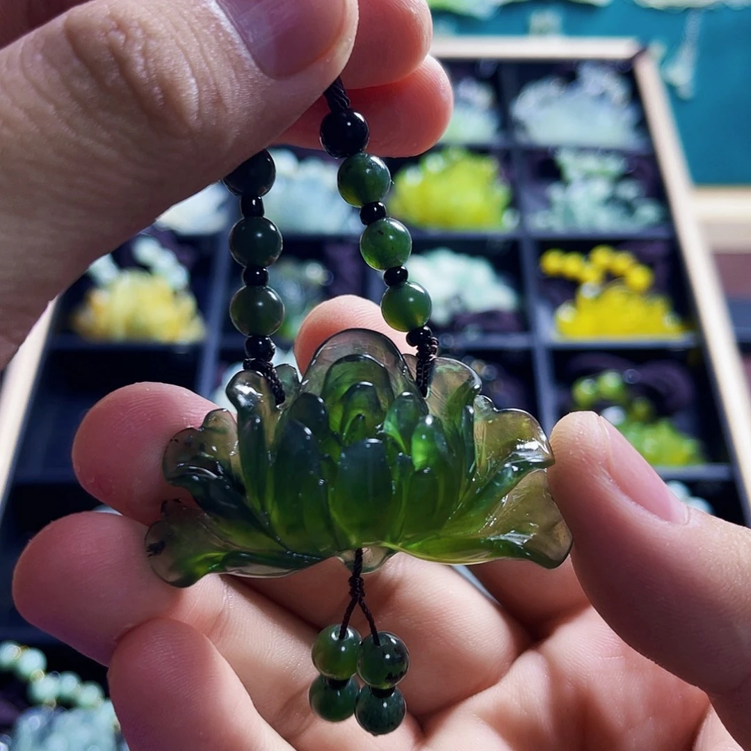 蛇纹石玉未镶嵌颈饰