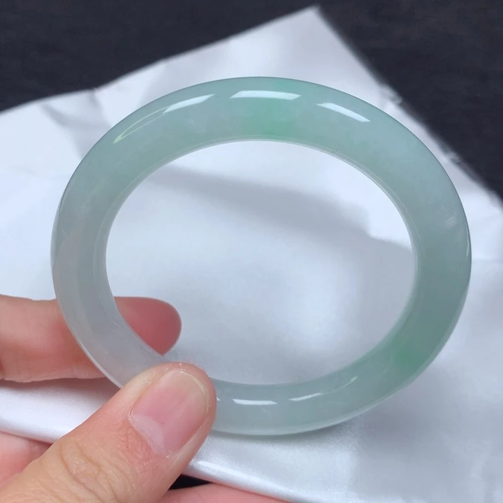 翡翠手镯（圆镯）未镶嵌