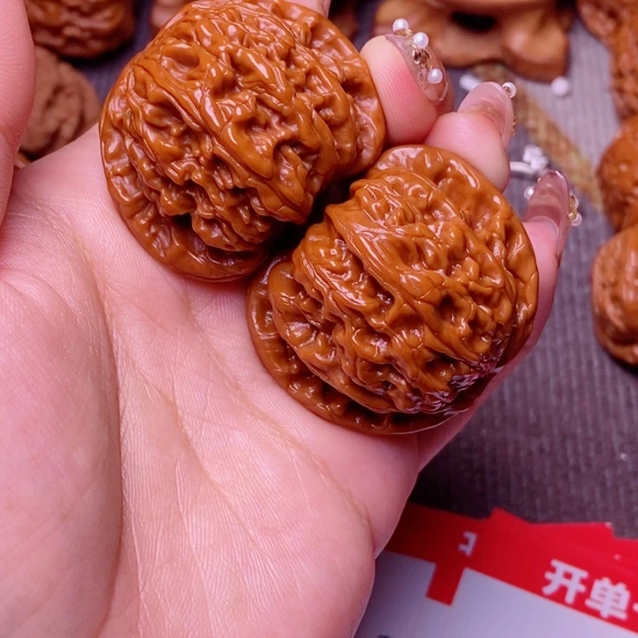 文玩核桃把件白狮子狮子头