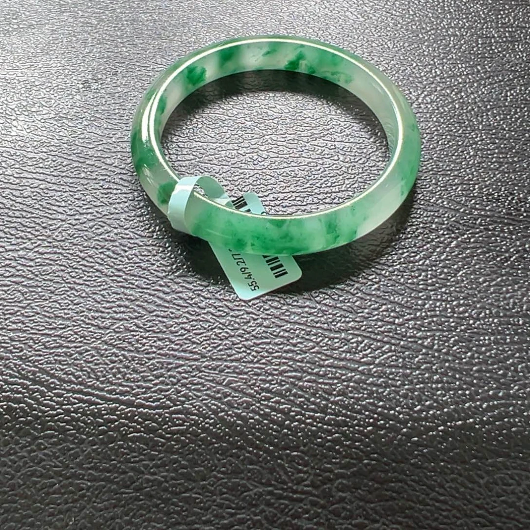 秀***秀石英质玉（非洲翠）未镶嵌手镯