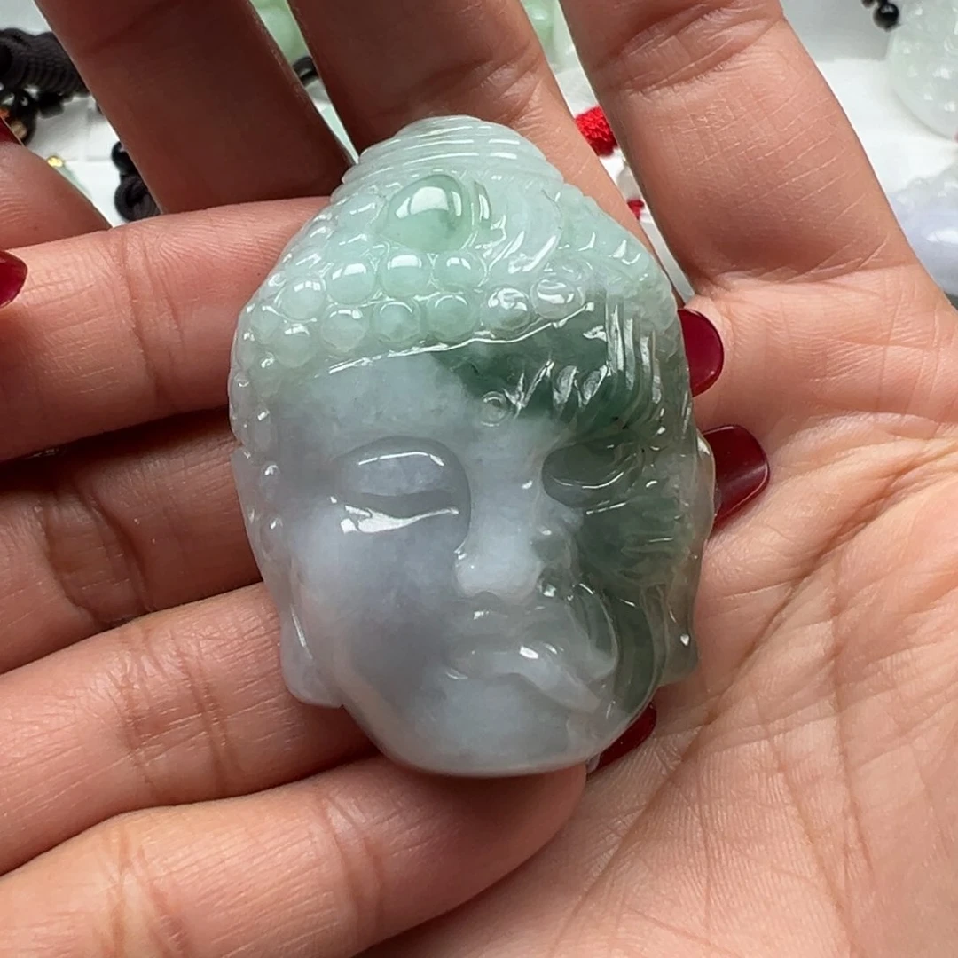 翡翠颈饰未镶嵌一念之间